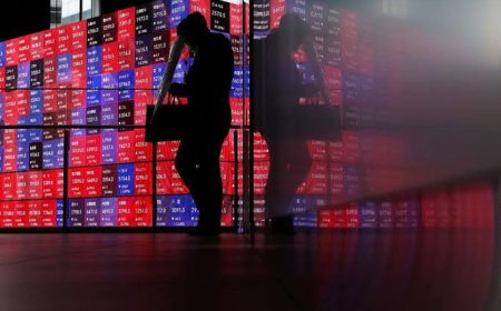 Oil Falls Below $100 as AI Stocks Keep Wall Street Near Record Highs