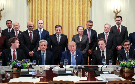 Trump Unveils AI Safety Accord With Tech Giants as Companies Agree to Stronger Self-Policing