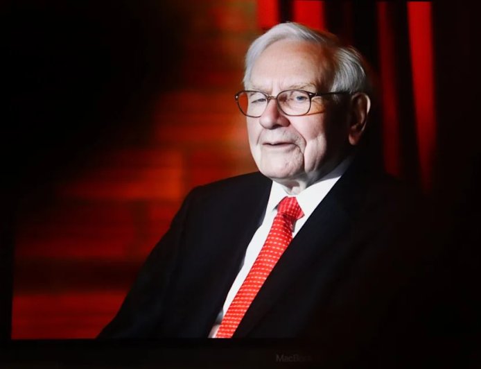 Warren Buffett Finally Steps Away From Berkshire’s Top Chair After 56 Years
