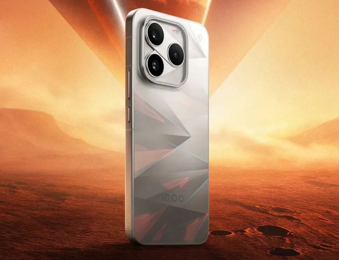 iQOO 16 Debuts as a Gaming Powerhouse With 2K 165Hz Display and 8,400mAh Battery